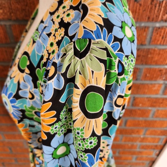 CAbi Happy Top bright floral fitted top Size Medium NWOT Spring 2022 - Picture 4 of 9